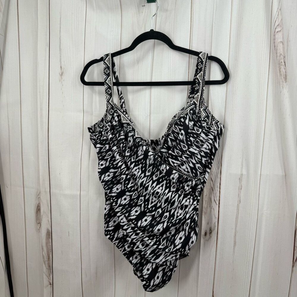 Miraclesuit Women’s 14 Black White Patterned One Piece Swim
